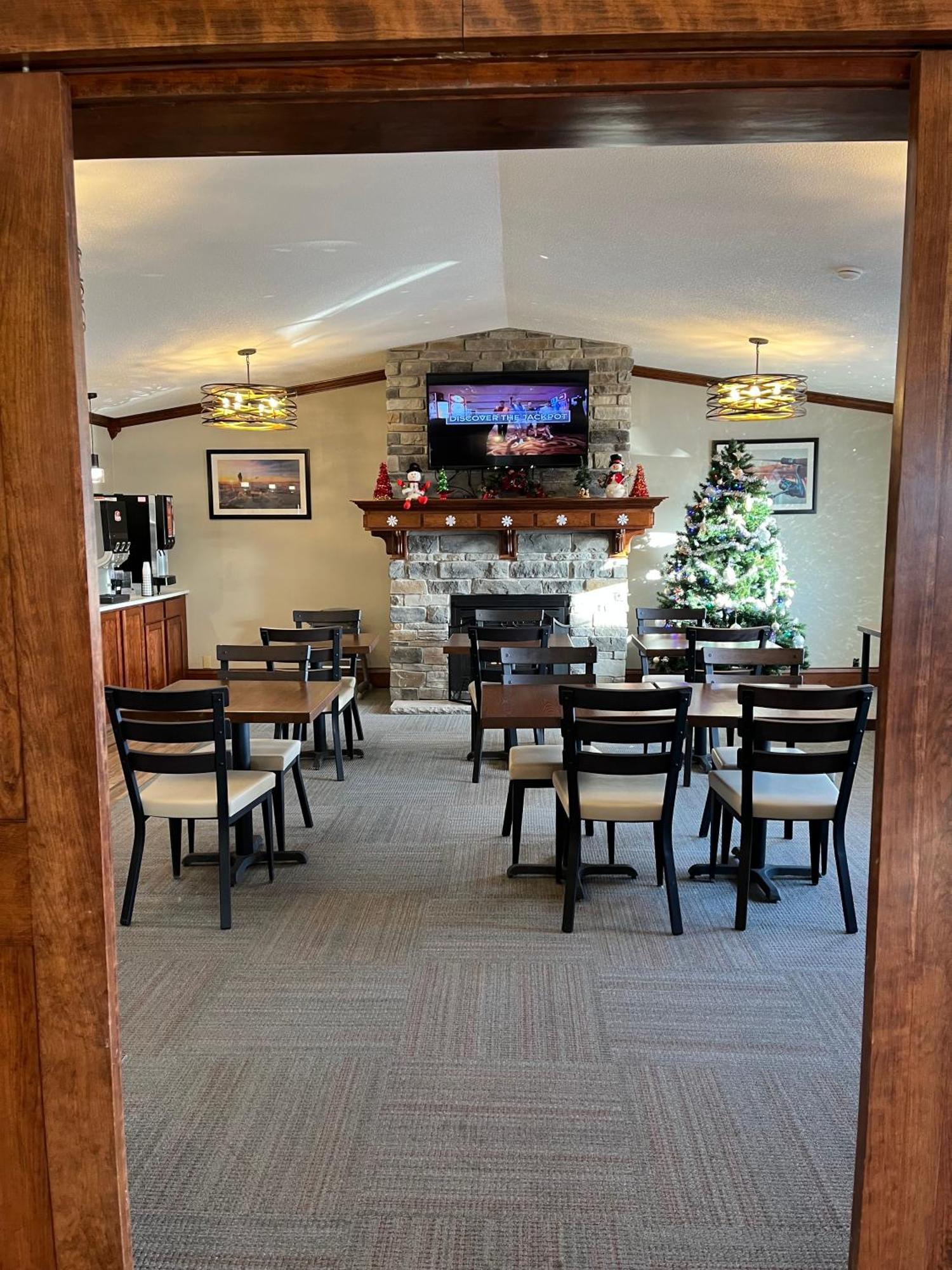 Fireside Inn And Suites Devils Lake Exterior photo