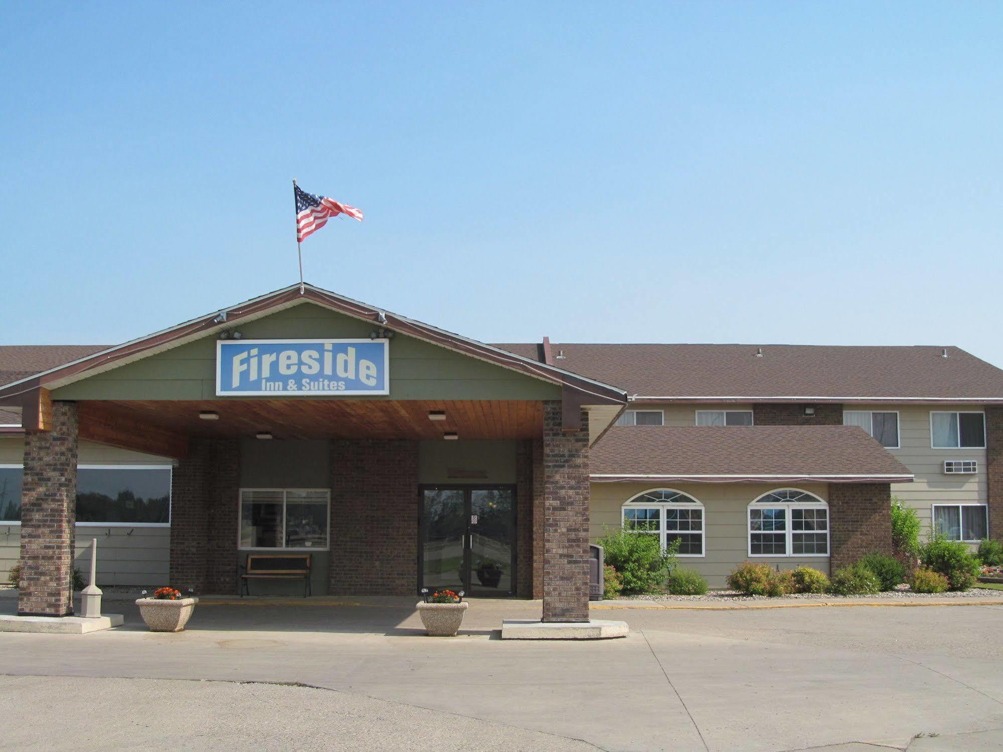 Fireside Inn And Suites Devils Lake Exterior photo