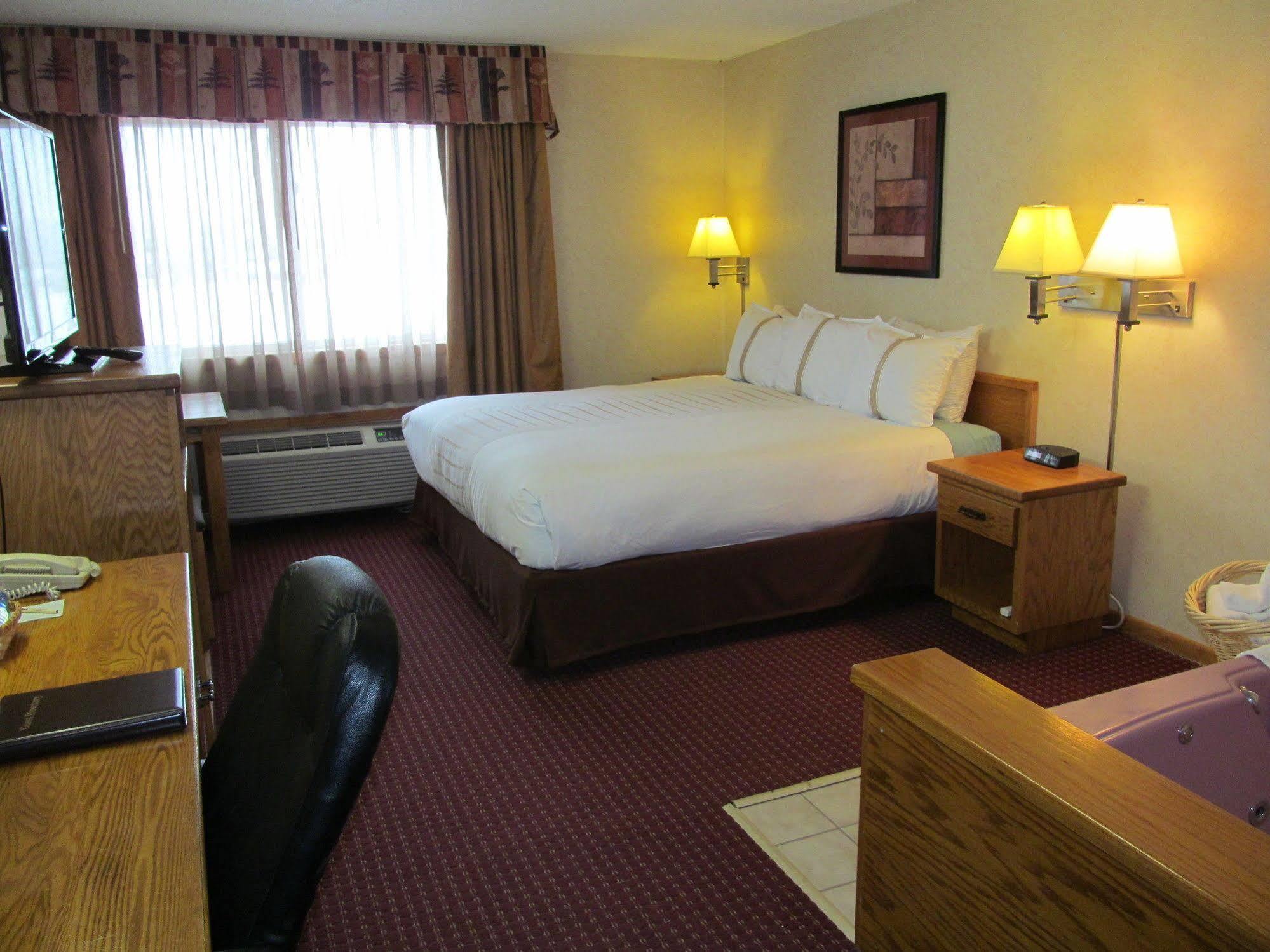 Fireside Inn And Suites Devils Lake Exterior photo