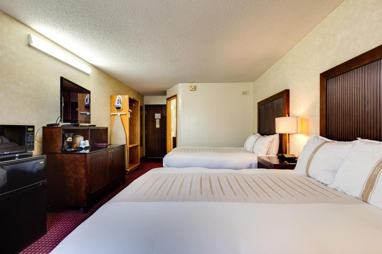 Fireside Inn And Suites Devils Lake Exterior photo
