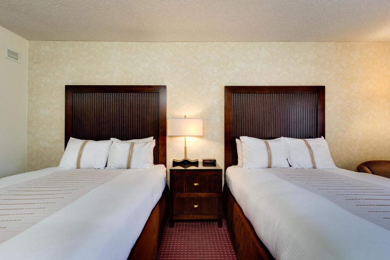 Fireside Inn And Suites Devils Lake Exterior photo