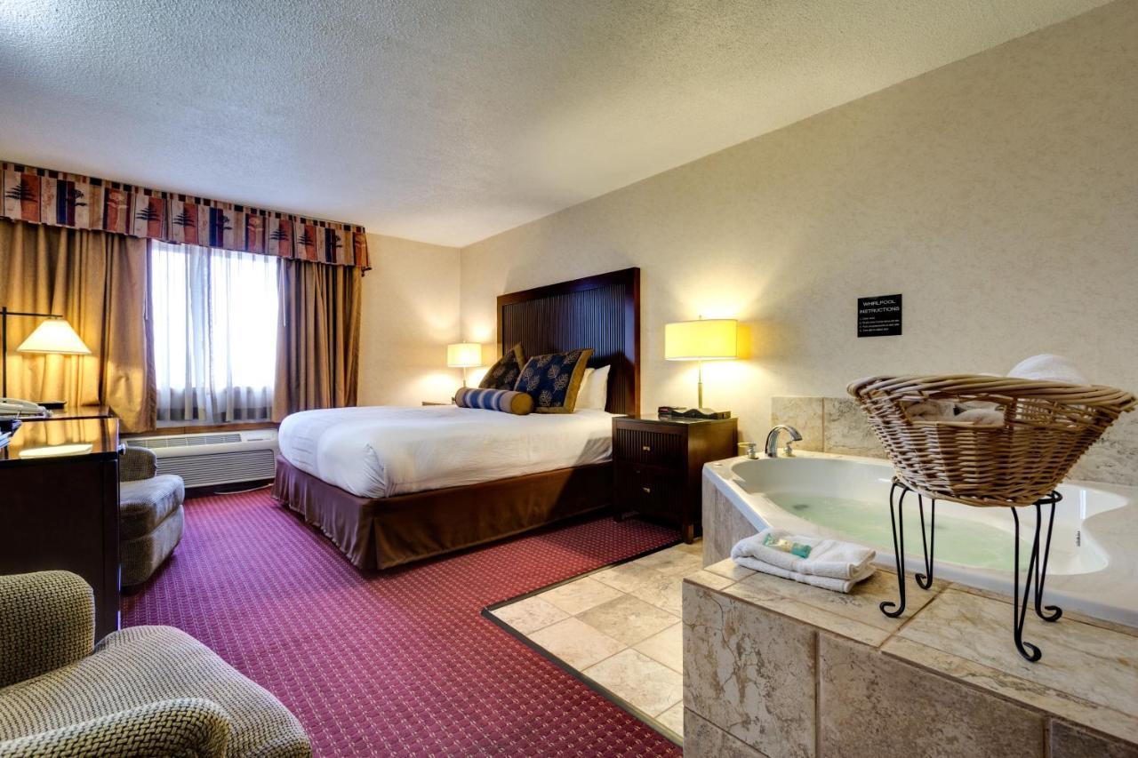 Fireside Inn And Suites Devils Lake Exterior photo