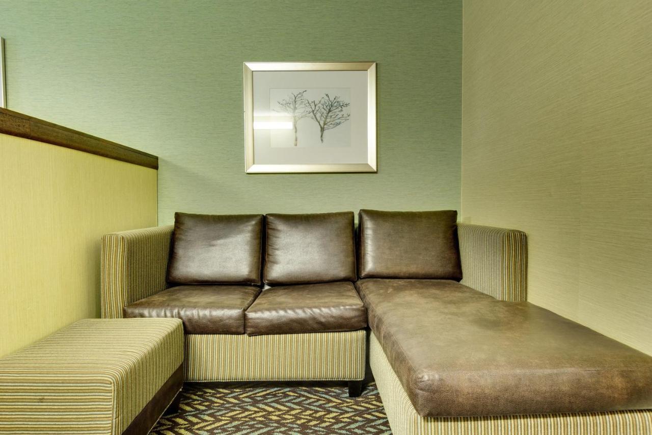 Fireside Inn And Suites Devils Lake Exterior photo