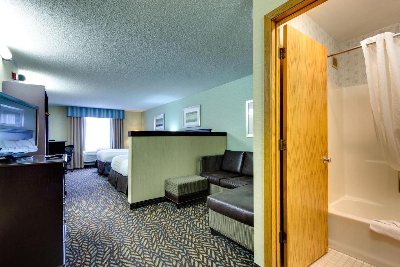 Fireside Inn And Suites Devils Lake Exterior photo