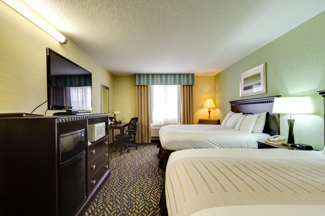 Fireside Inn And Suites Devils Lake Exterior photo