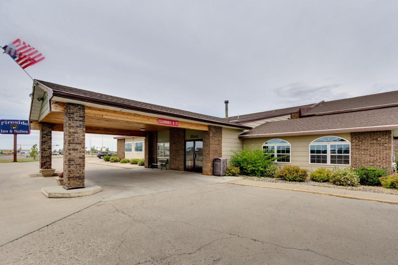 Fireside Inn And Suites Devils Lake Exterior photo
